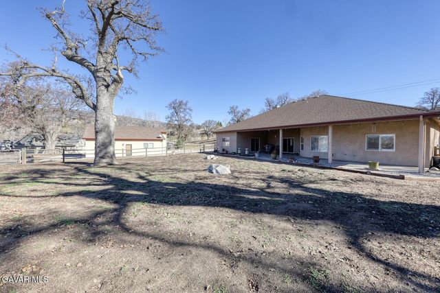 23001 Lakeview Drive, Tehachapi, CA 93561