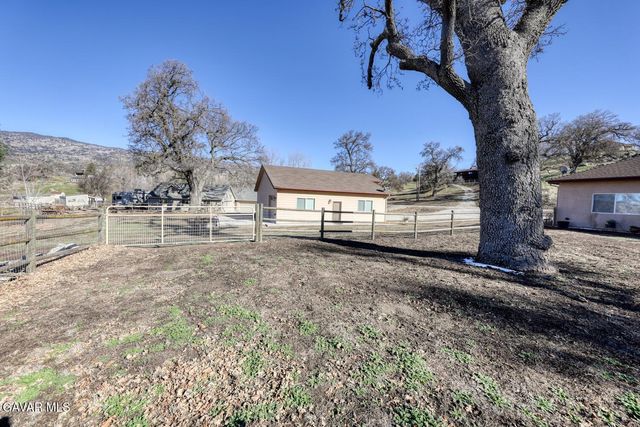 23001 Lakeview Drive, Tehachapi, CA 93561