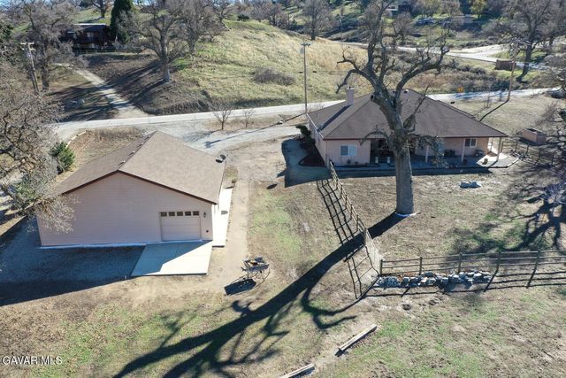 23001 Lakeview Drive, Tehachapi, CA 93561