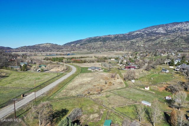 23001 Lakeview Drive, Tehachapi, CA 93561