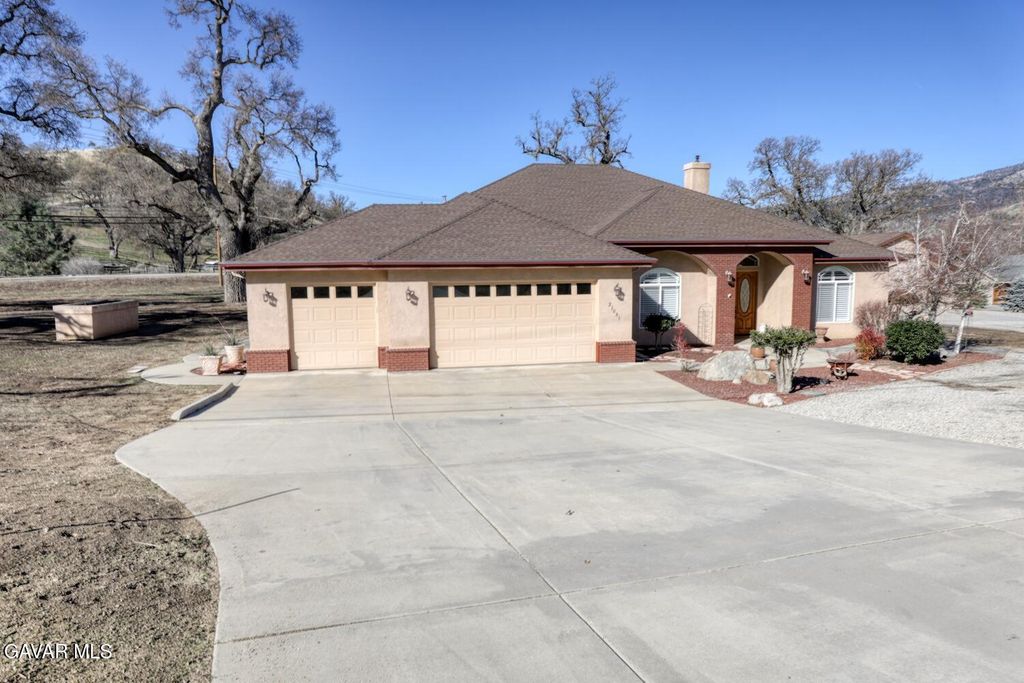 23001 Lakeview Drive, Tehachapi, CA 93561