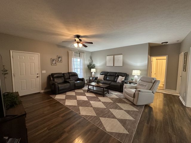 1028 Mount Vernon Rd, Bethpage, TN 37022