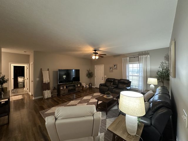 1028 Mount Vernon Rd, Bethpage, TN 37022