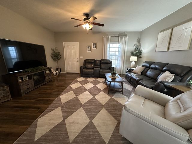 1028 Mount Vernon Rd, Bethpage, TN 37022