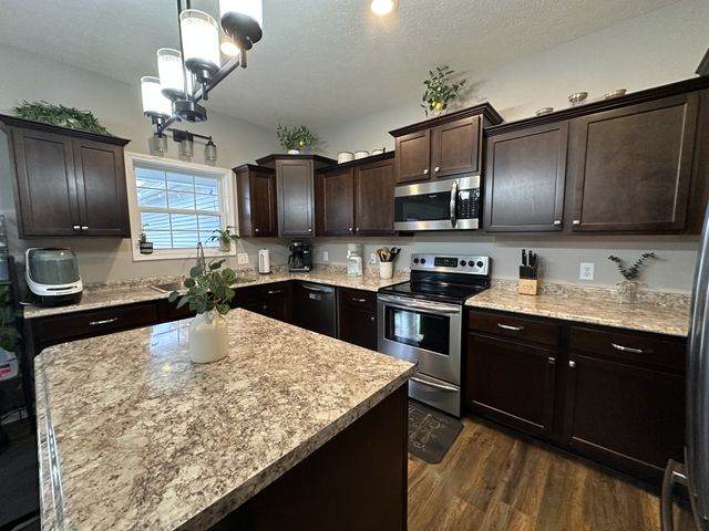 1028 Mount Vernon Rd, Bethpage, TN 37022