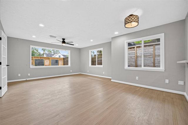419 Fairbanks Street, Houston, TX 77009