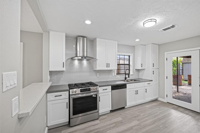 419 Fairbanks Street, Houston, TX 77009
