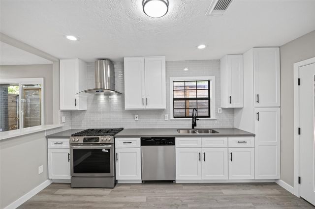 419 Fairbanks Street, Houston, TX 77009