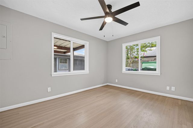 419 Fairbanks Street, Houston, TX 77009