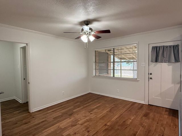 204 Meadow Lane, Brenham, TX 77833