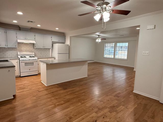 204 Meadow Lane, Brenham, TX 77833