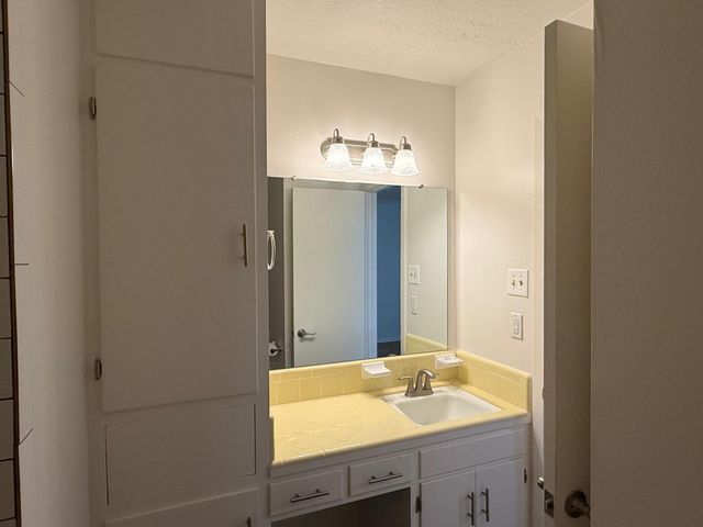 204 Meadow Lane, Brenham, TX 77833