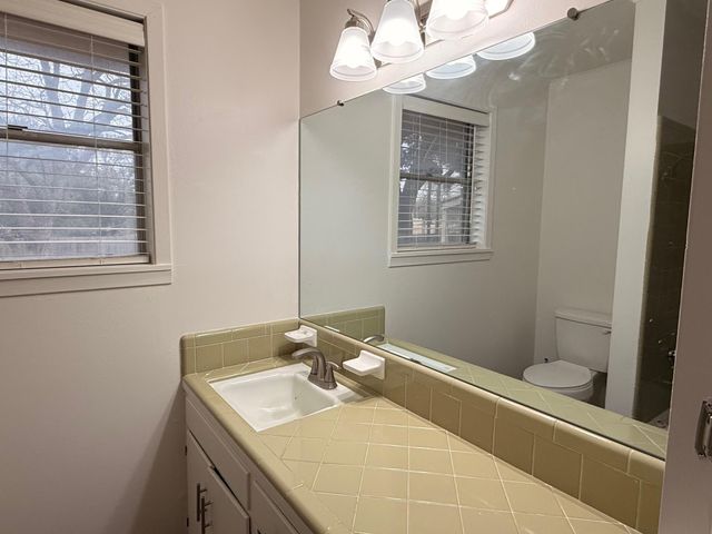 204 Meadow Lane, Brenham, TX 77833