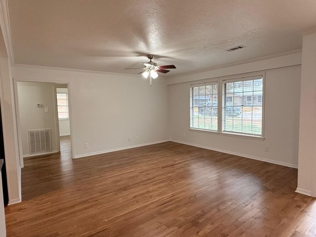 204 Meadow Lane, Brenham, TX 77833