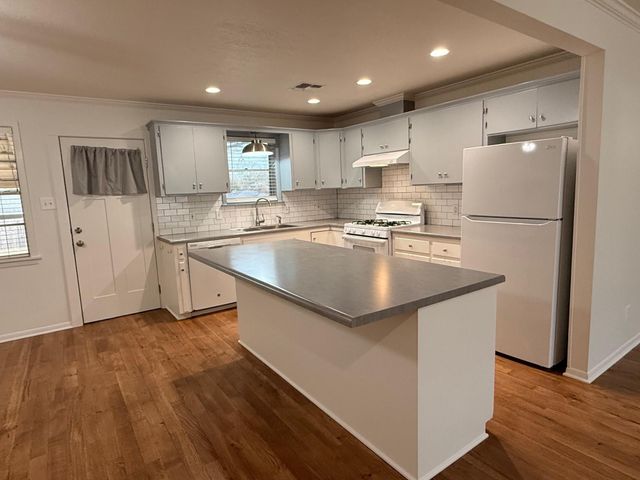 204 Meadow Lane, Brenham, TX 77833