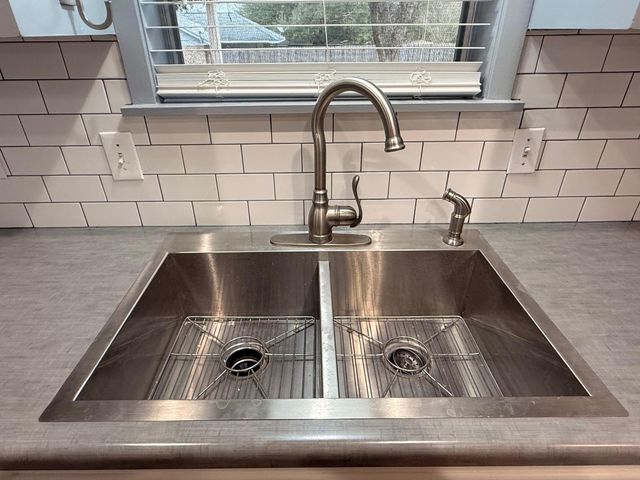 204 Meadow Lane, Brenham, TX 77833