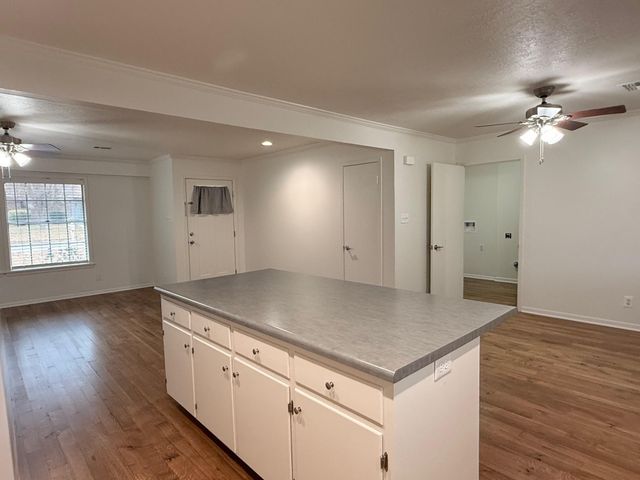 204 Meadow Lane, Brenham, TX 77833