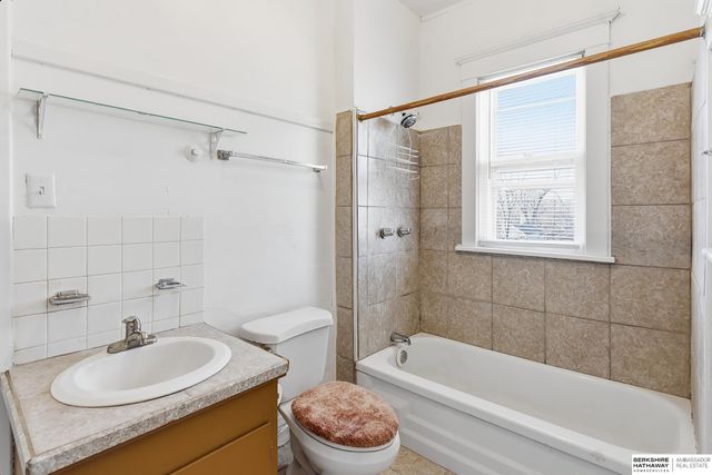 2933 Charles Street, Omaha, NE 68131