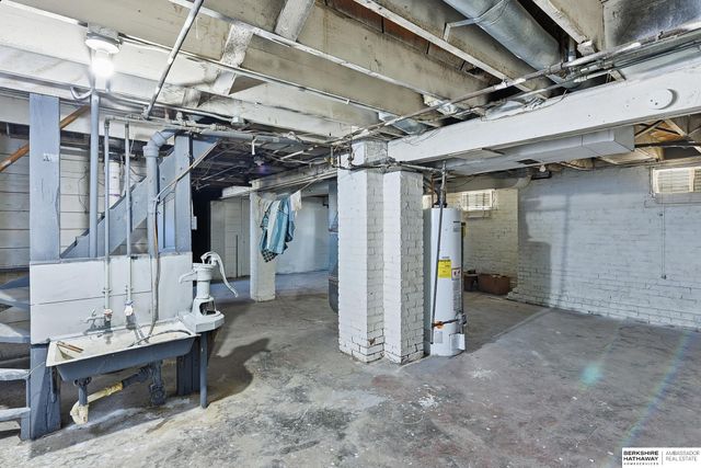 2933 Charles Street, Omaha, NE 68131