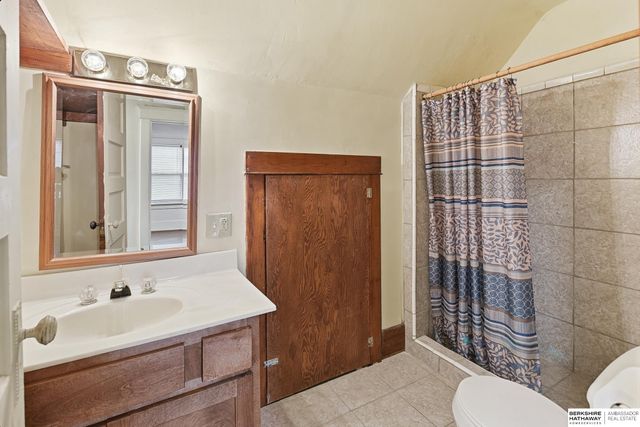 2933 Charles Street, Omaha, NE 68131