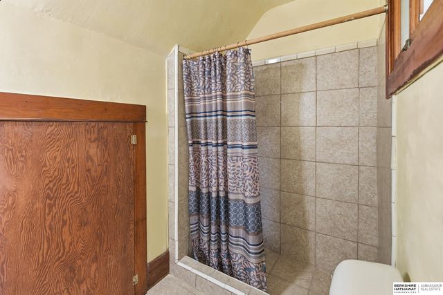 2933 Charles Street, Omaha, NE 68131