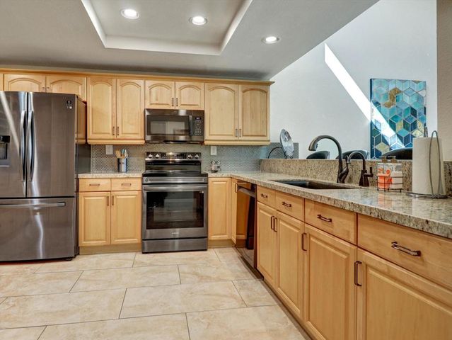 76752 Chrysanthemum Way, Palm Desert, CA 92211