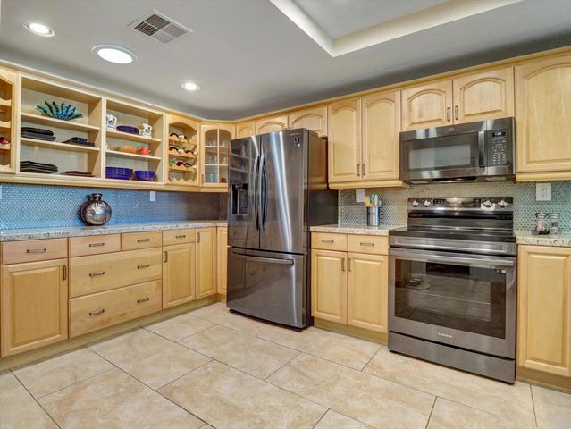 76752 Chrysanthemum Way, Palm Desert, CA 92211