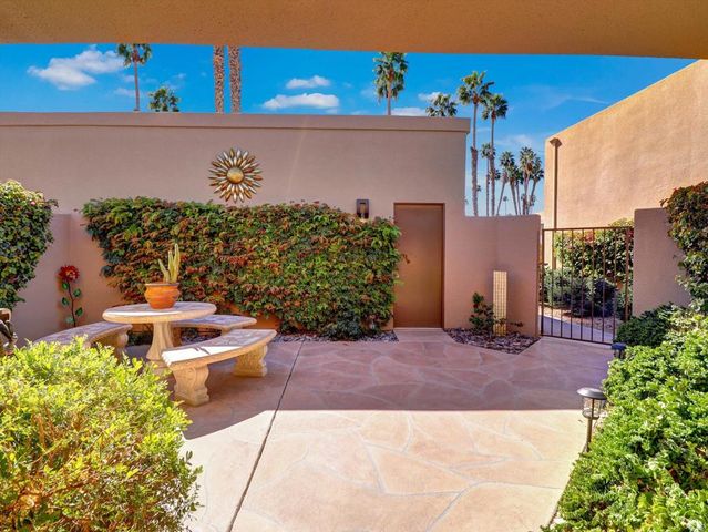 76752 Chrysanthemum Way, Palm Desert, CA 92211