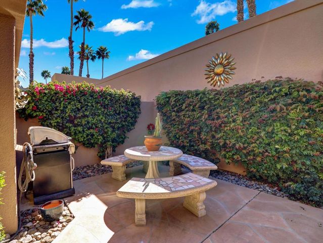 76752 Chrysanthemum Way, Palm Desert, CA 92211
