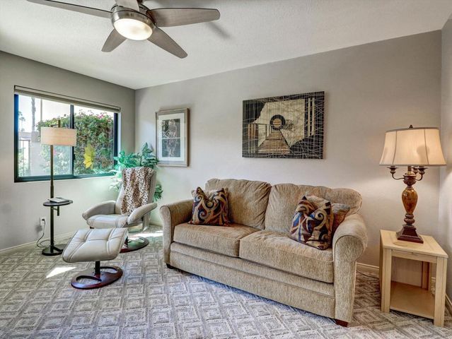 76752 Chrysanthemum Way, Palm Desert, CA 92211