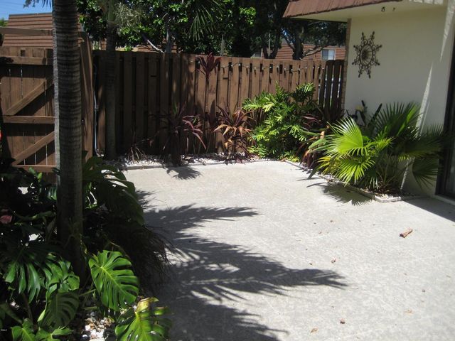 3900 SE County Line Road 24d, Tequesta, FL 33469