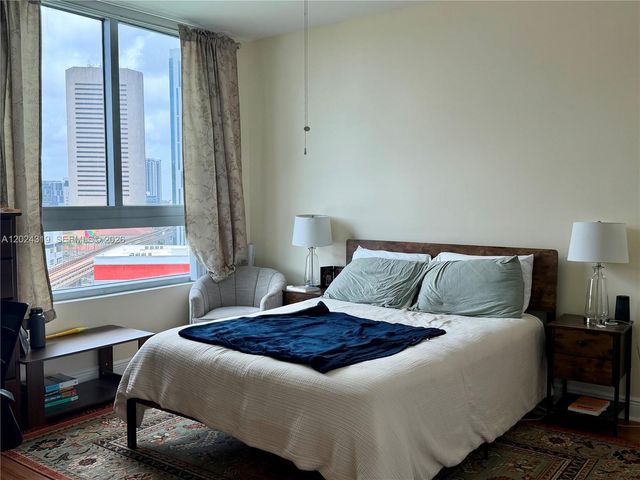 90 SW 3rd St 1409, Miami, FL 33130