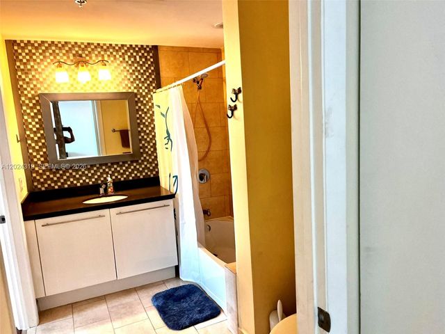 90 SW 3rd St 1409, Miami, FL 33130