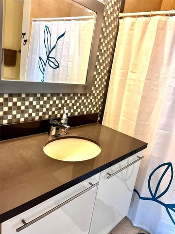 90 SW 3rd St 1409, Miami, FL 33130