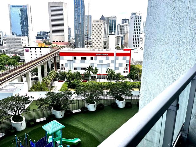 90 SW 3rd St 1409, Miami, FL 33130