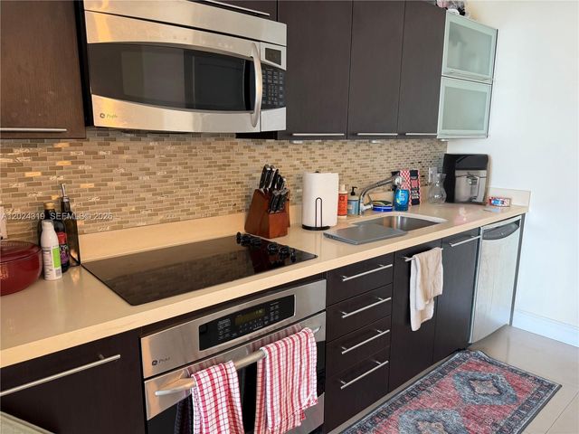 90 SW 3rd St 1409, Miami, FL 33130