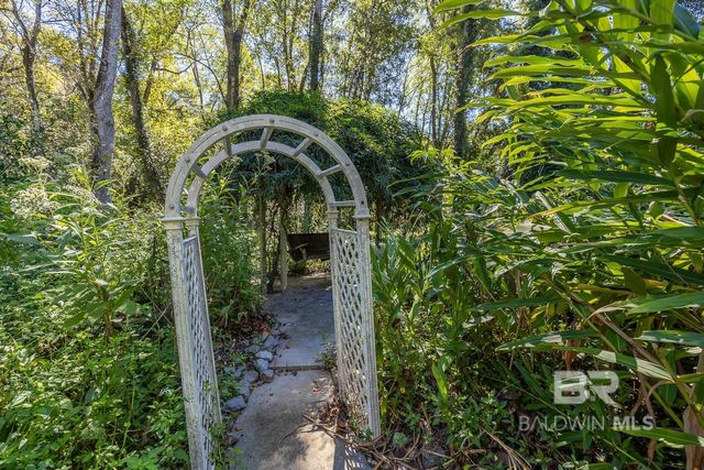 22450 Main Street, Fairhope, AL 36532