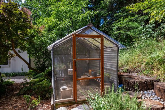 18104 76th Avenue W, Edmonds, WA 98026