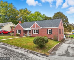 18 CUMBERLAND AVE, Tamaqua, PA 18252