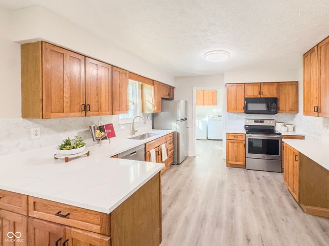 9802 Hamilton Hills Lane, Fishers, IN 46038