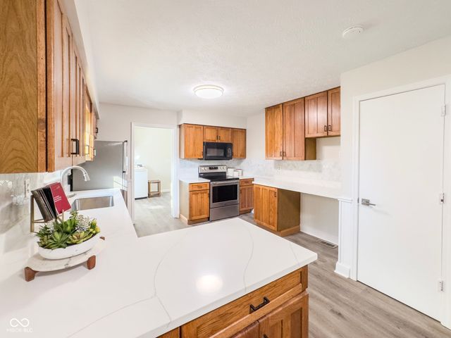 9802 Hamilton Hills Lane, Fishers, IN 46038