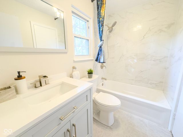 9802 Hamilton Hills Lane, Fishers, IN 46038