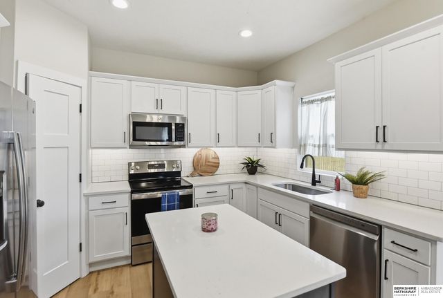 2205 Park Crest Drive, Papillion, NE 68133