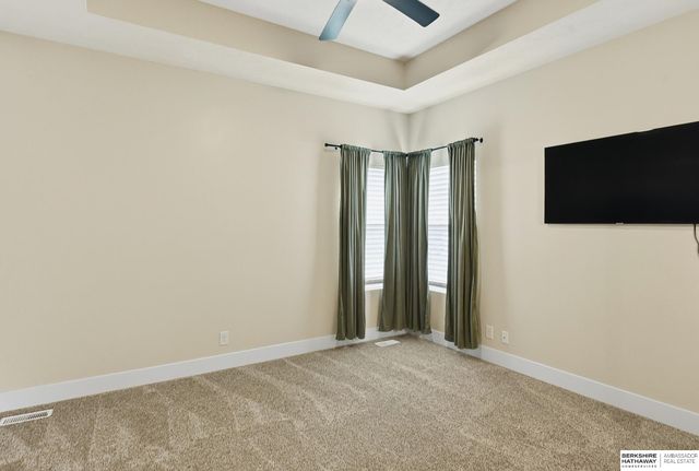 2205 Park Crest Drive, Papillion, NE 68133