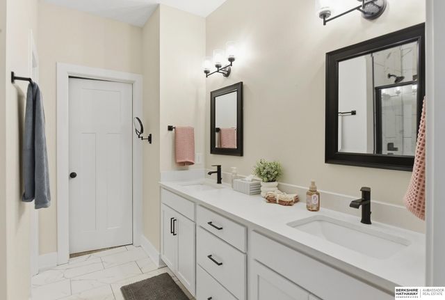 2205 Park Crest Drive, Papillion, NE 68133