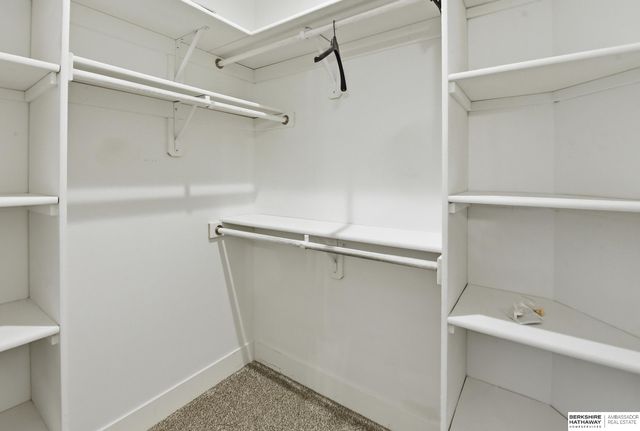 2205 Park Crest Drive, Papillion, NE 68133