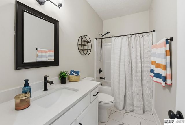 2205 Park Crest Drive, Papillion, NE 68133