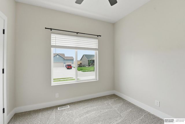 2205 Park Crest Drive, Papillion, NE 68133