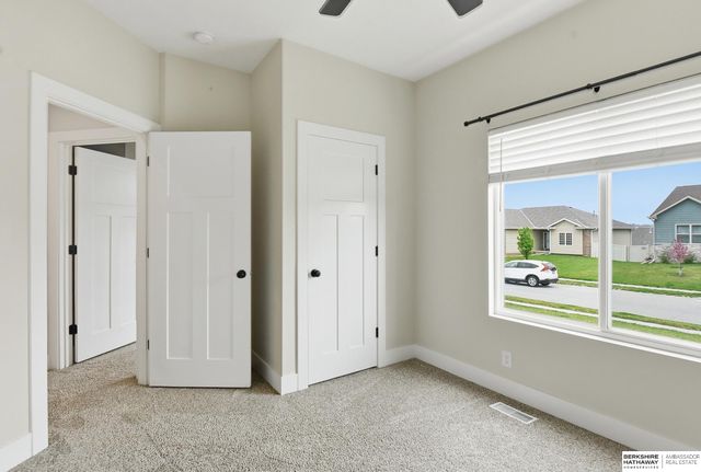 2205 Park Crest Drive, Papillion, NE 68133