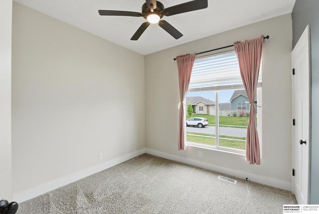 2205 Park Crest Drive, Papillion, NE 68133